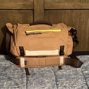 RARE Patagonia Half Mass Messenger/Courier Bag in Khaki